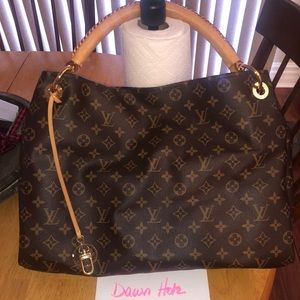 Louis Vuitton - Artsy in Monogram